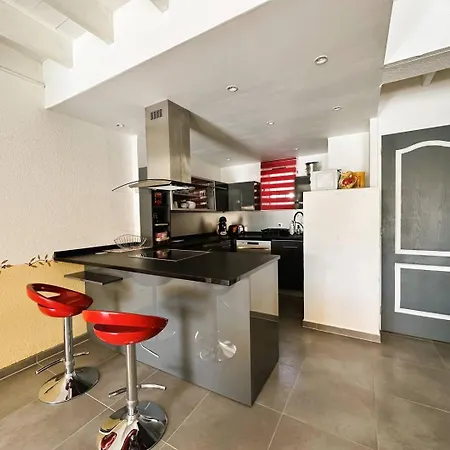 Mazet De La Treille, Climatise Avec Piscine Privee Pour 4 Pers Domaine Prive