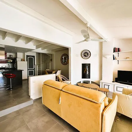 Mazet De La Treille, Climatise Avec Piscine Privee Pour 4 Pers Domaine Prive Villa